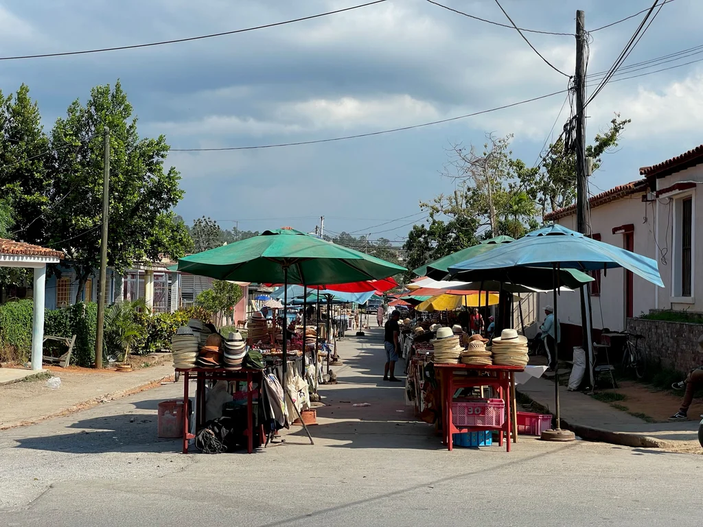 Artisanal crafts street market in Viñales